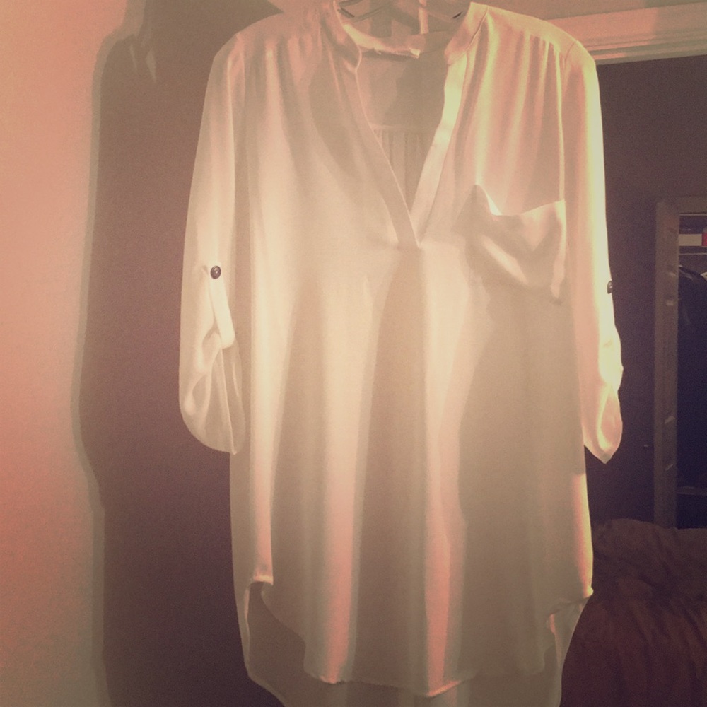 3/4 white/cream neck and flowy top